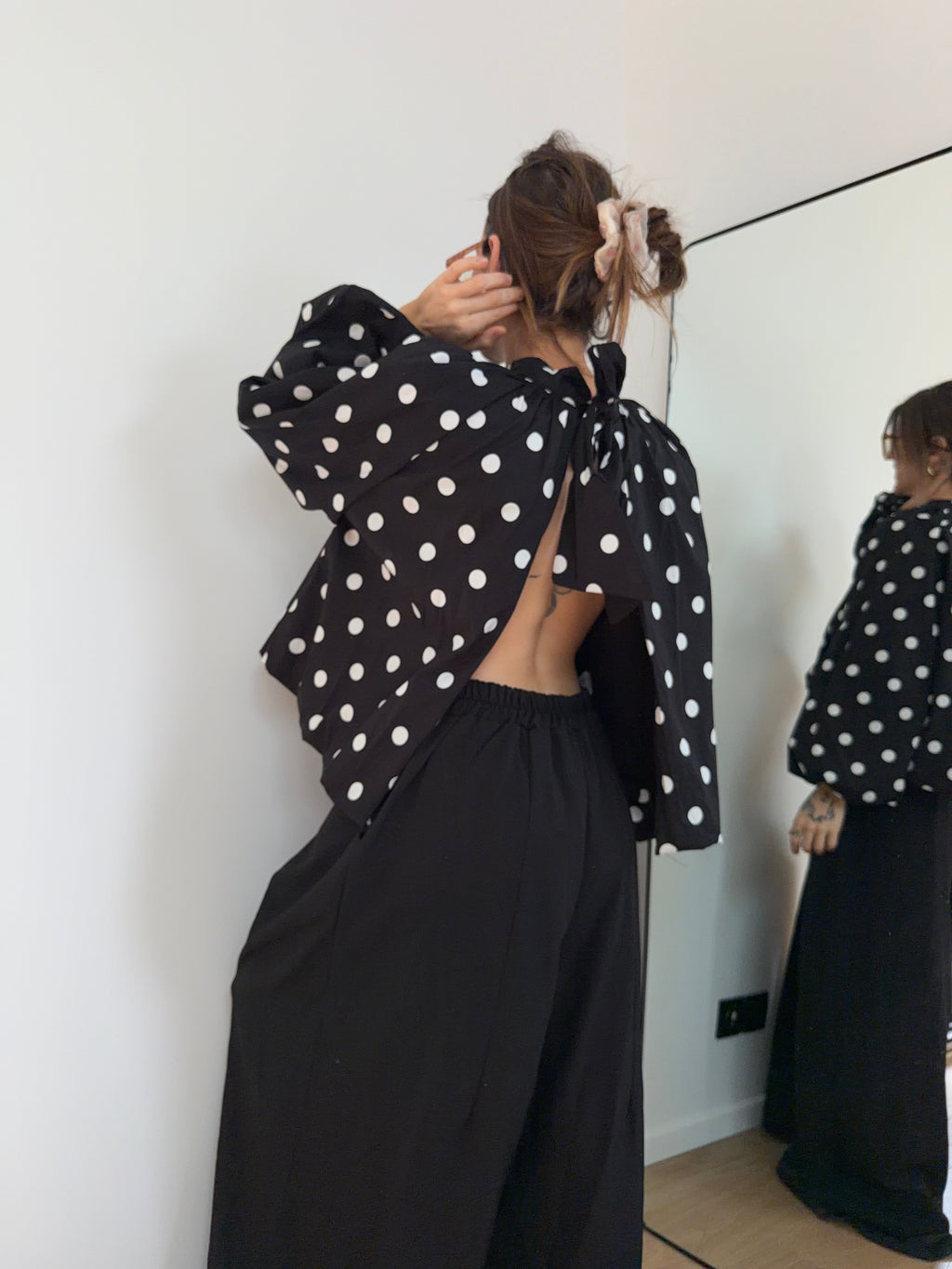 Blouse dos nu à pois - noire