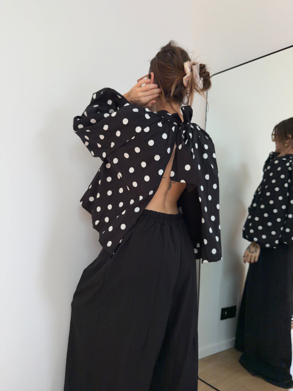 Blouse dos nu à pois - noire