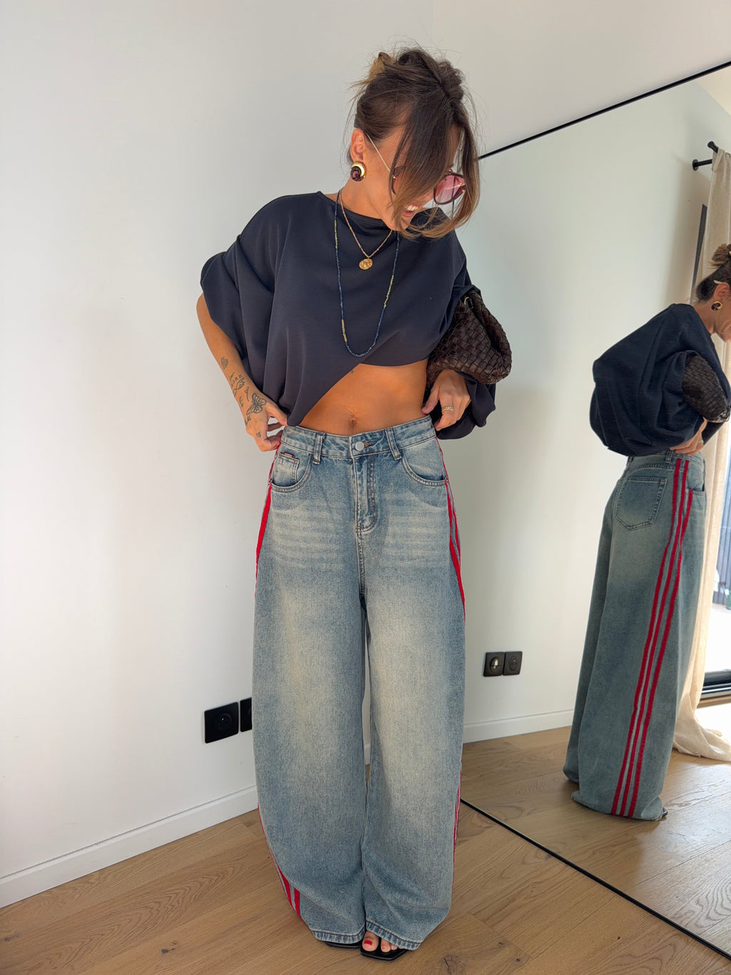 Jeans à bandes rouges