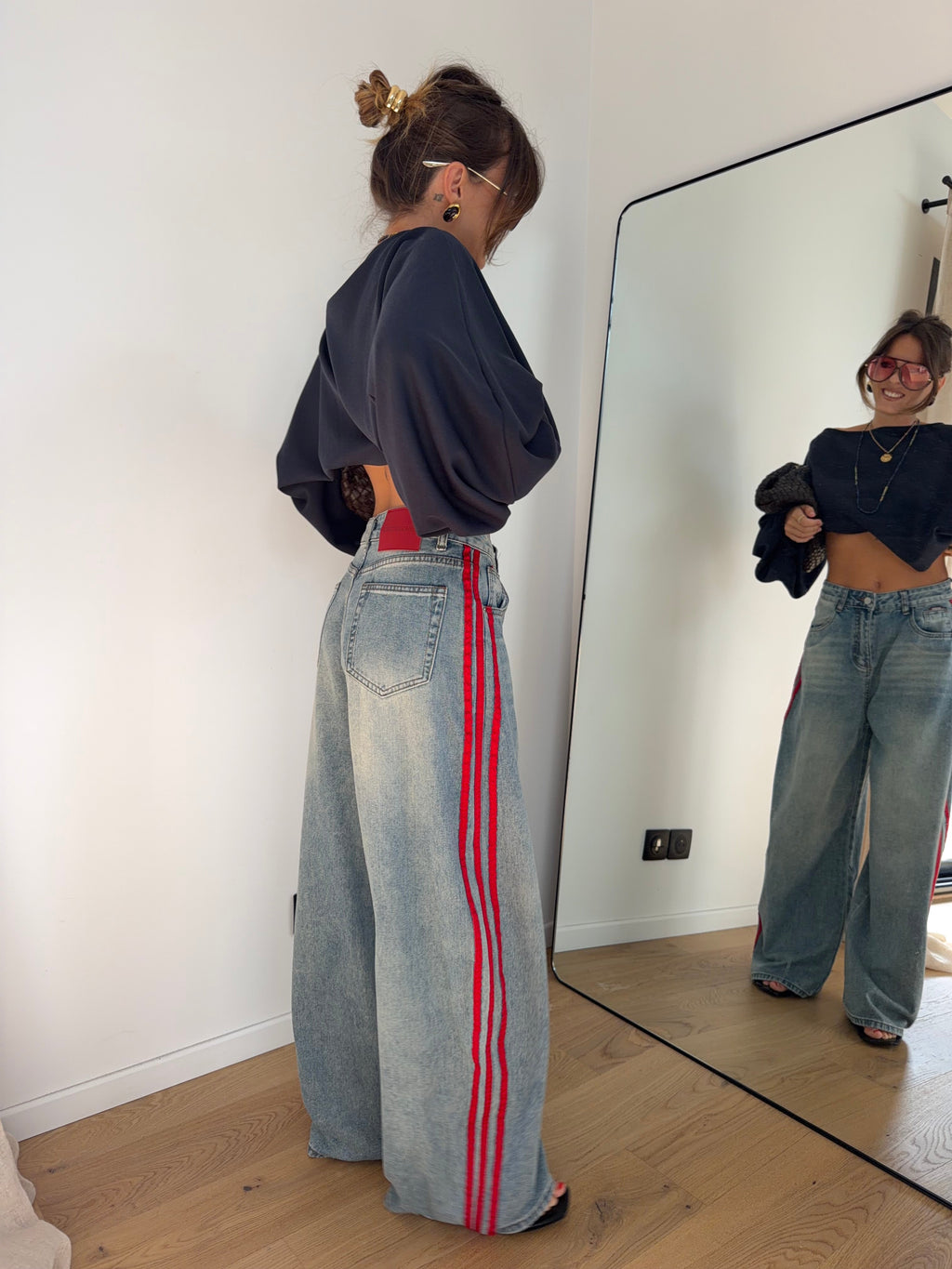 Jeans à bandes rouges